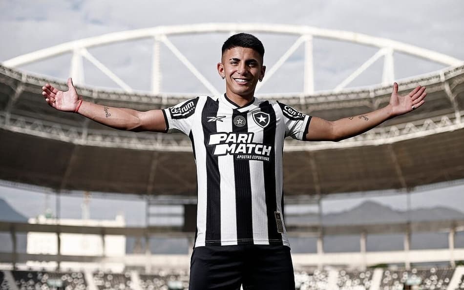 Thiago Almada foi comprado pelo Botafogo em 2024 (Foto: Divulgação / Botafogo)