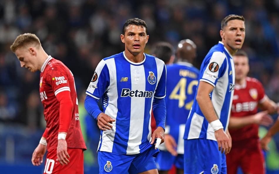 Thiago Silva do Porto, durante a partida entre Porto e VfB Stuttgart, pelas oitavas de final da UEFA Europa League 2025/2026 no Estádio do Dragão