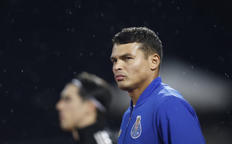Jornal europeu se encanta por Thiago Silva, após título: 'Não é de desistir'