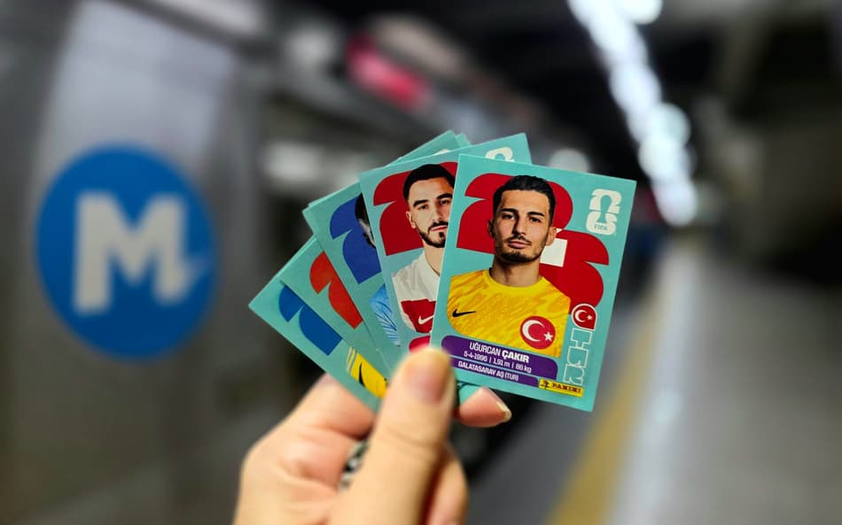 Estações do MetrôRio recebem pontos de troca de figurinhas da Copa