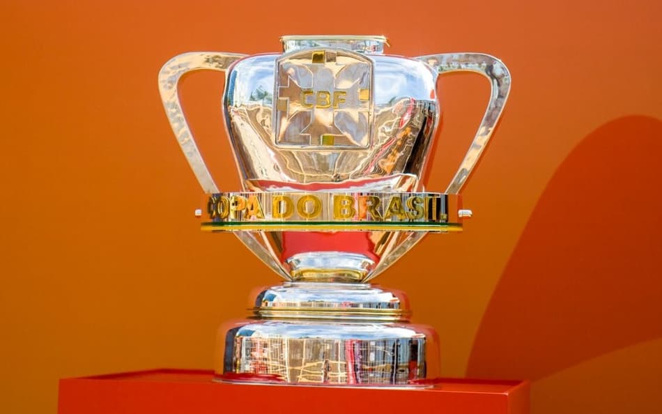 Troféu da Copa do Brasil (Foto: Daniel Ramalho/Betano)