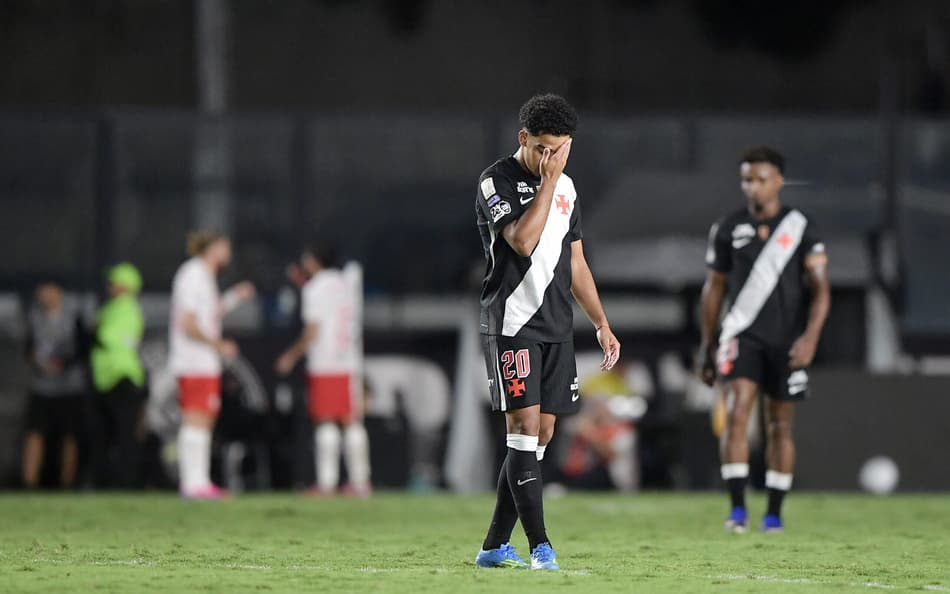 Vasco perde em casa por 0 x 3 para o Bragantino