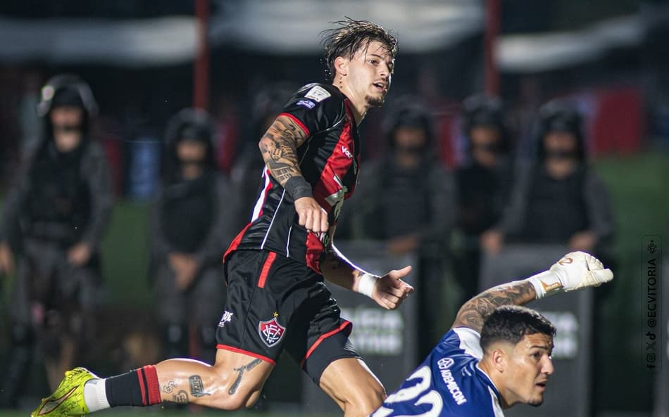 Vitória goleia o Coritiba, e Athletico-PR e Grêmio não saem do zero pelo Brasileirão