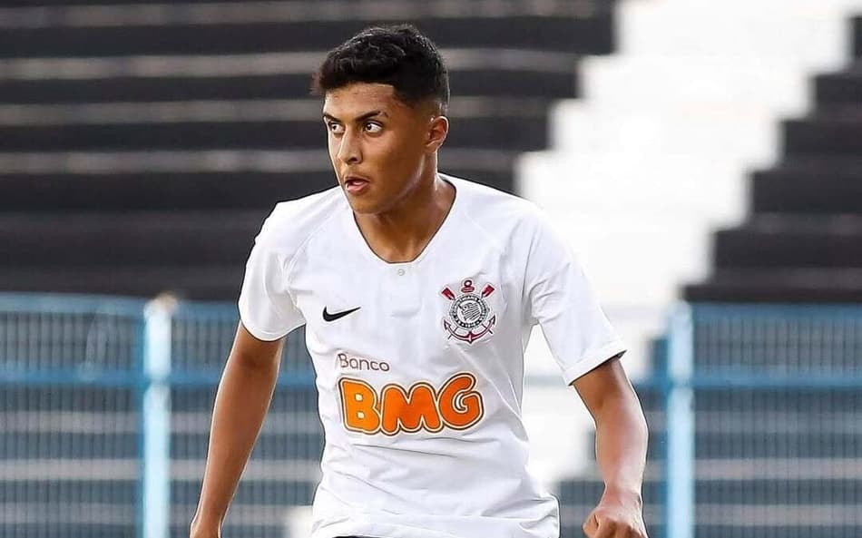 O atleta Kauê Moreira de Souza em ação durante treino do Corinthians