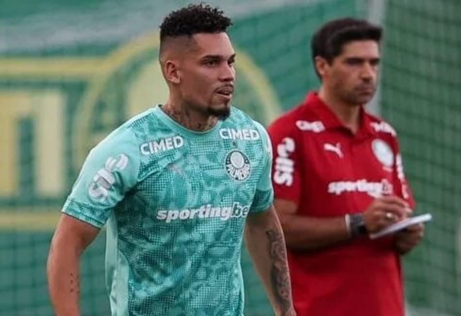 Após 300 dias fora, Palmeiras relaciona Paulinho para o clássico contra o Santos