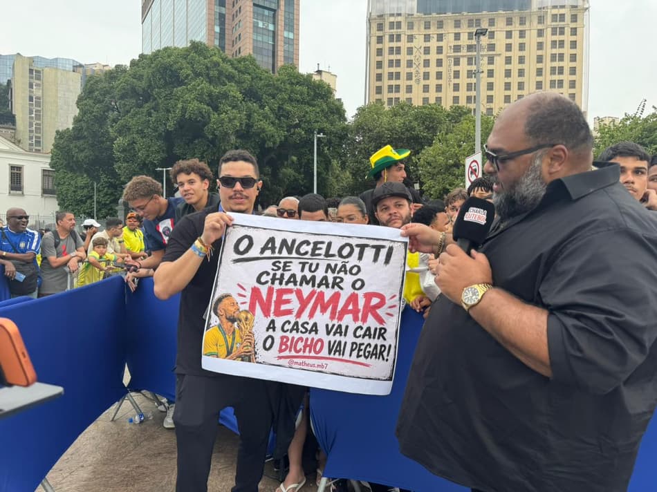 Cartaz sobre Neymar na convocação para a Copa do Mundo (Foto: Fernanda Gondim/ Lance!)
