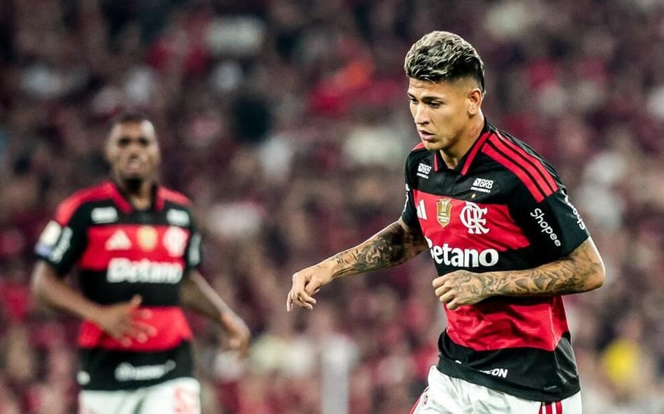 Expulsão em Flamengo x Palmeiras revolta torcedores: 'Não dá'