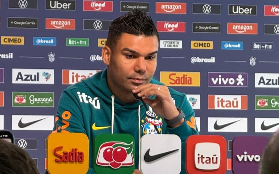 Casemiro em coletiva de imprensa na Seleção na Granja Comary (Foto: Lucas Bayer / Lance!)