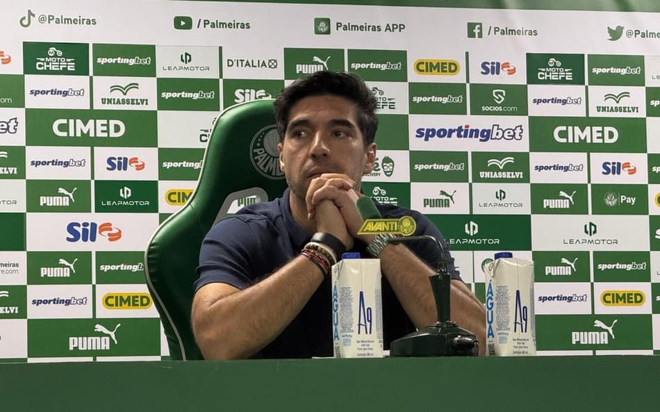 Abel vê erros e acertos da arbitragem em vitória do Palmeiras e comemora condição de Paulinho