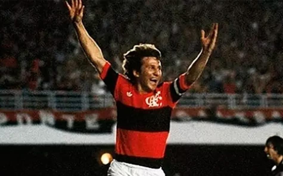 Zico comemorando gol pelo Flamengo no Maracanã (Foto: Reprodução / Twitter)