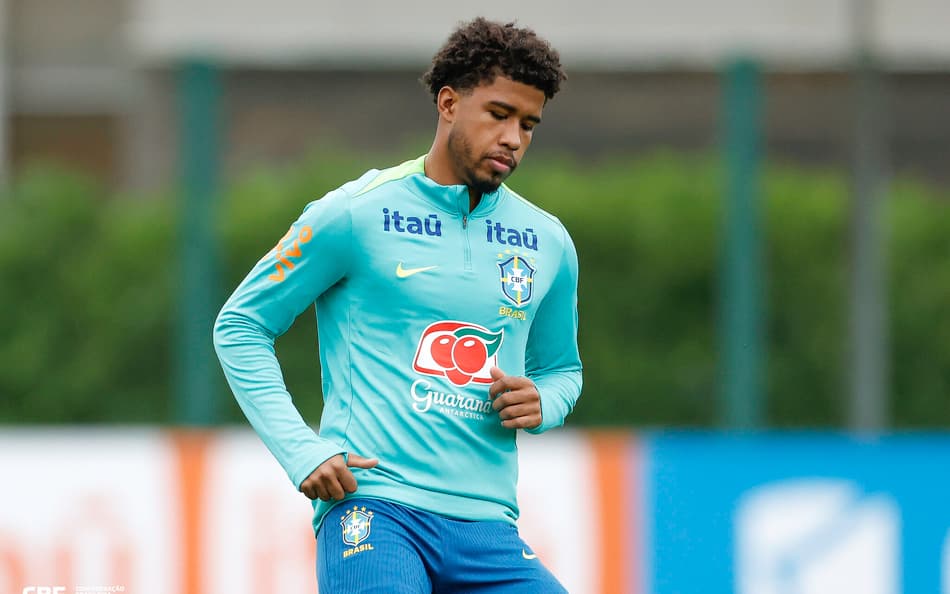 Andrey Santos, volante da Seleção Brasileira