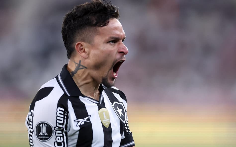 Artur deixou o Botafogo e assinou com o São Paulo (Foto: Vitor Silva / Botafogo)