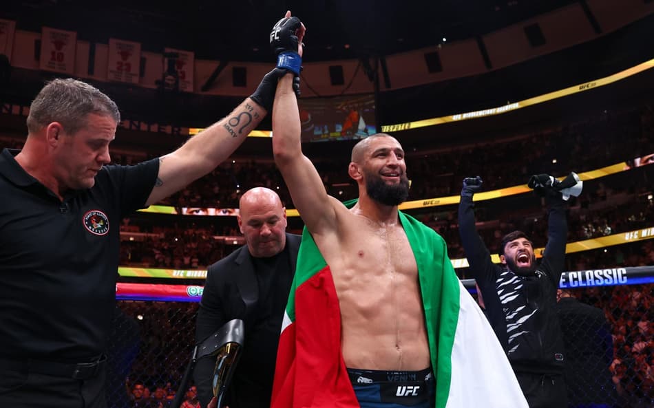 Chimaev após vitória sobre Du Plessis no UFC 319 (Foto: Divulgação/UFC)