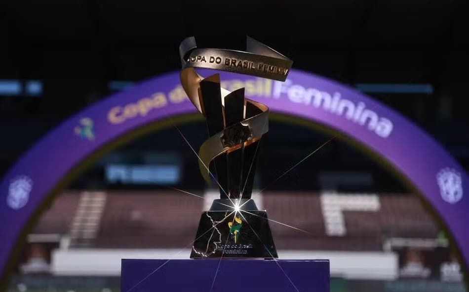 imagem da taça da copa do brasil feminina