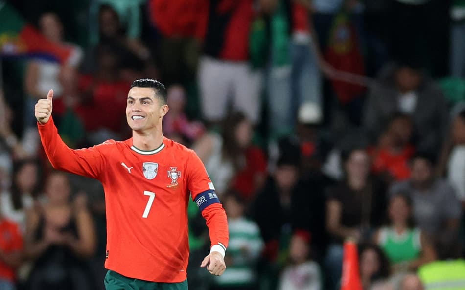 Cristiano Ronaldo marcou dois gols e garantiu classificação de Portugal à Copa do Mundo de 2026 (Foto: PATRICIA DE MELO MOREIRA / AFP)