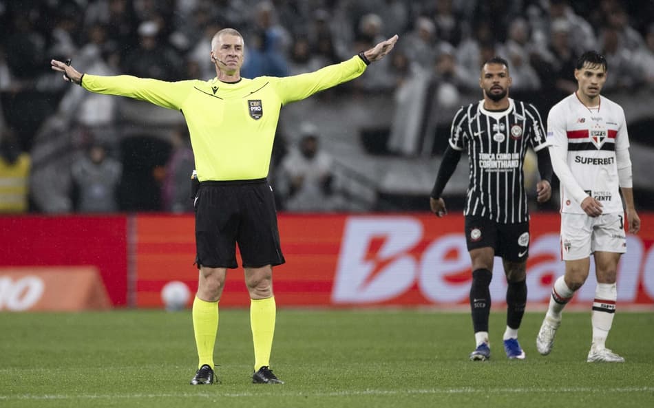 Anderson Daronco explicou comemoração após analisar o VAR