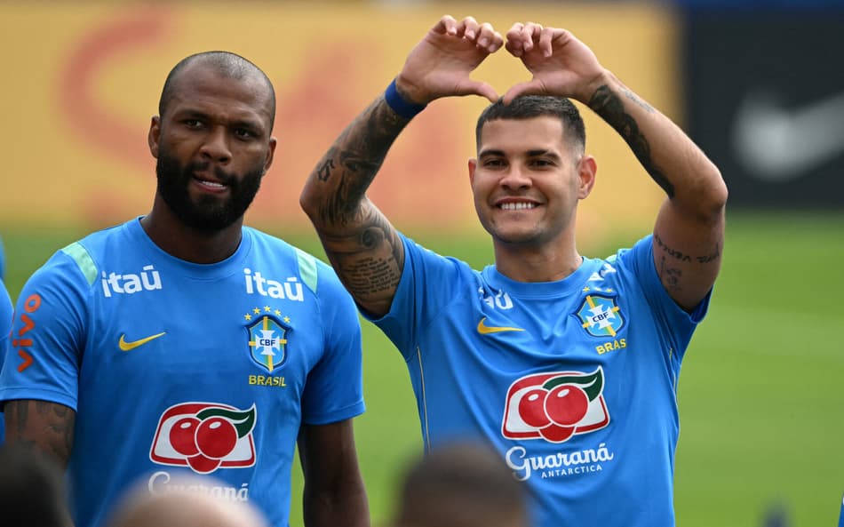Seleção faz treino tático e encerra preparação na Granja Comary