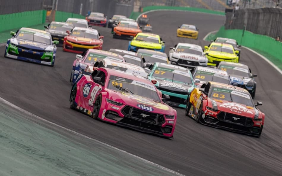 Rubinho Barrichello foi o campeão da temporada 2025 na Nascar Brasil. (Foto: Divulgação / Nascar Brasil)
