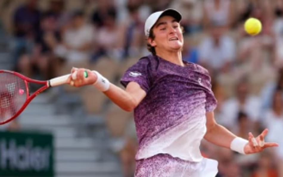 João Fonseca na vitória na estreia em Roland Garros (Reprodução)