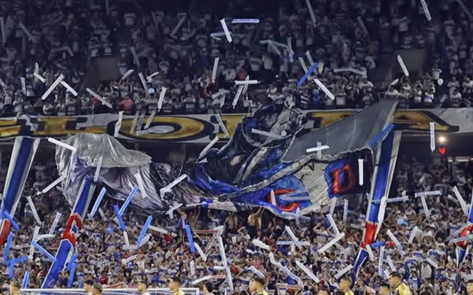 Torcida da Universidad Católica (Foto: Divulgação Cruzados)