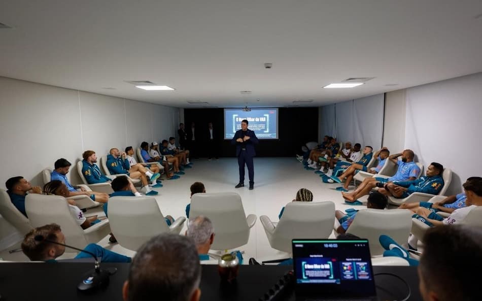 Seleção Brasileira assistiu à palestra sobre mudanças na arbitragem para a Copa do Mundo
