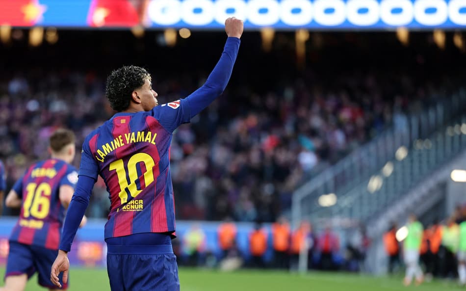 Lamine Yamal marcou um dos gols do Barcelona contra o Mallorca em La Liga (Foto: Josep LAGO / AFP)