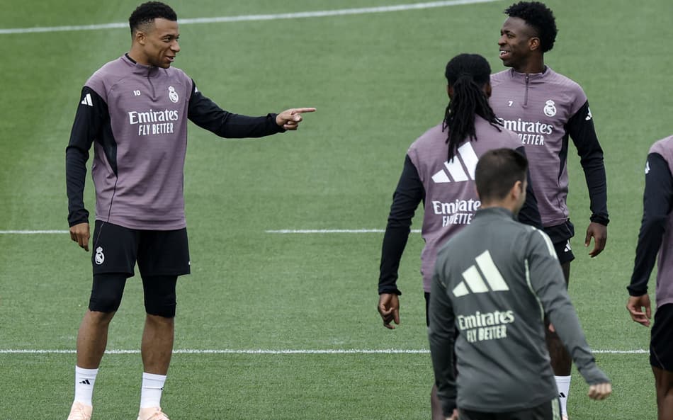 Mbappé participou do último treino do Real Madrid antes do jogo com o Barcelona, mas reclamou de dores na coxa