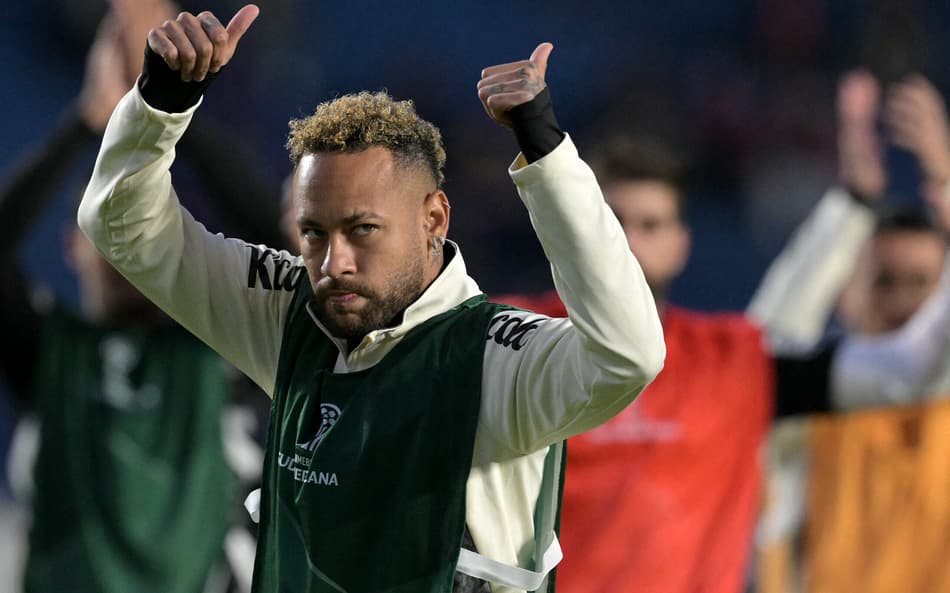 Neymar no aquecimento para o jogo do Santos contra o San Lorenzo pela Sul-Americana