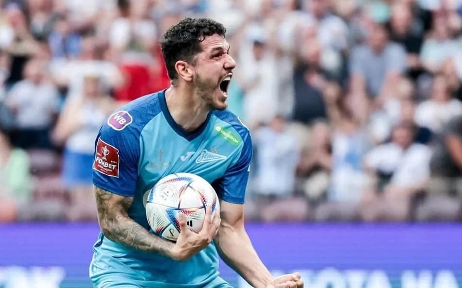 Alvo de Palmeiras e Fluminense, Nino é campeão na Rússia