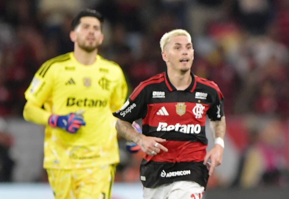 Varela afirma que expulsão foi determinante para derrota do Flamengo: 'Aí fica difícil'