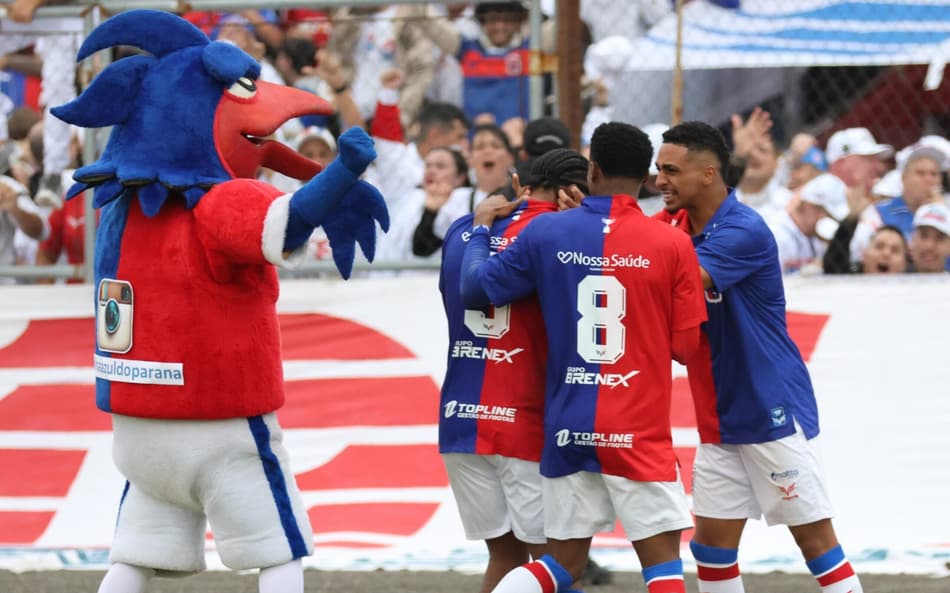 O Paraná garantiu o acesso à primeira divisão do Campeonato Paranaense (Foto: Edson De Souza/Thenews2/Folhapress)