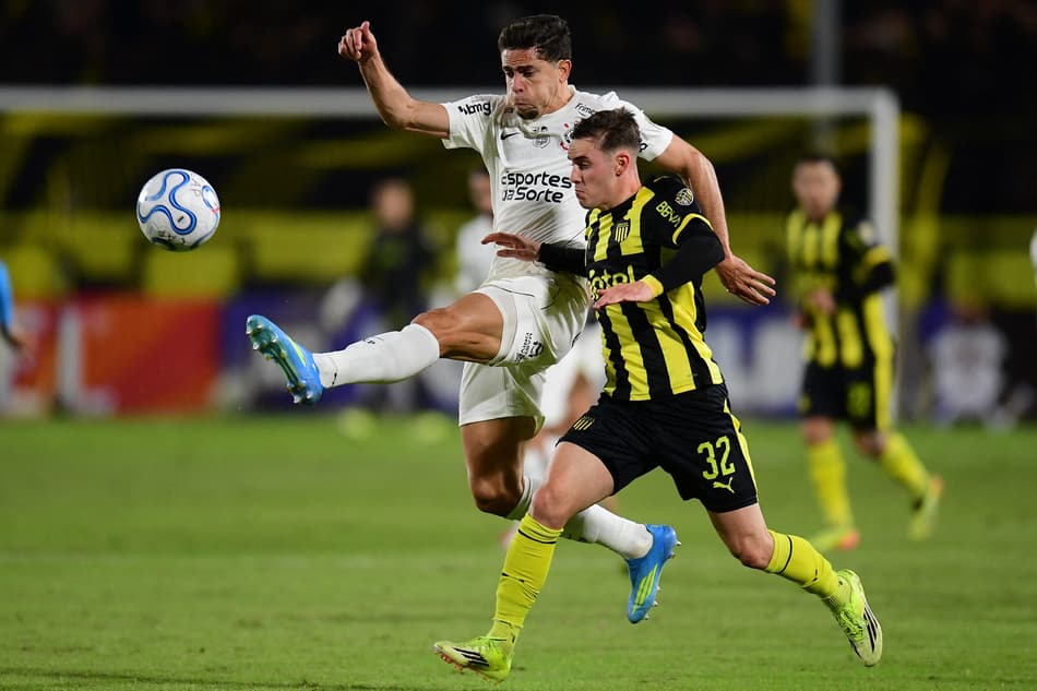 Lance de Peñarol x Corinthians pela Libertadores