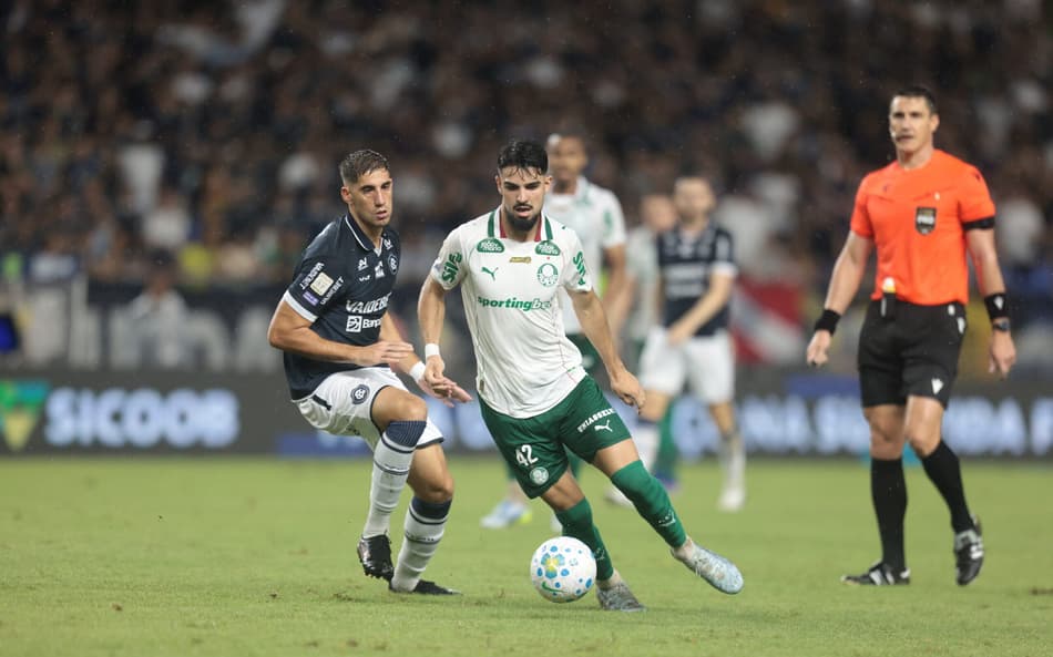 Arbitragem de Rafael Klein em Remo x Palmeiras foi criticada