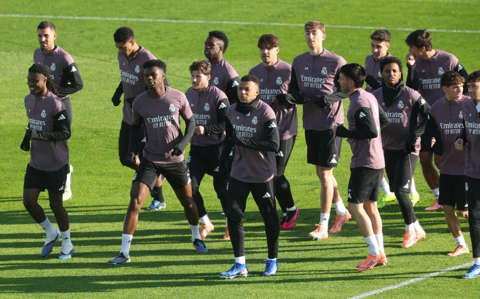 Jogadores do Real Madrid em treinamento, em Valdebebas (Foto: Pierre-Philippe Marcou/AFP)