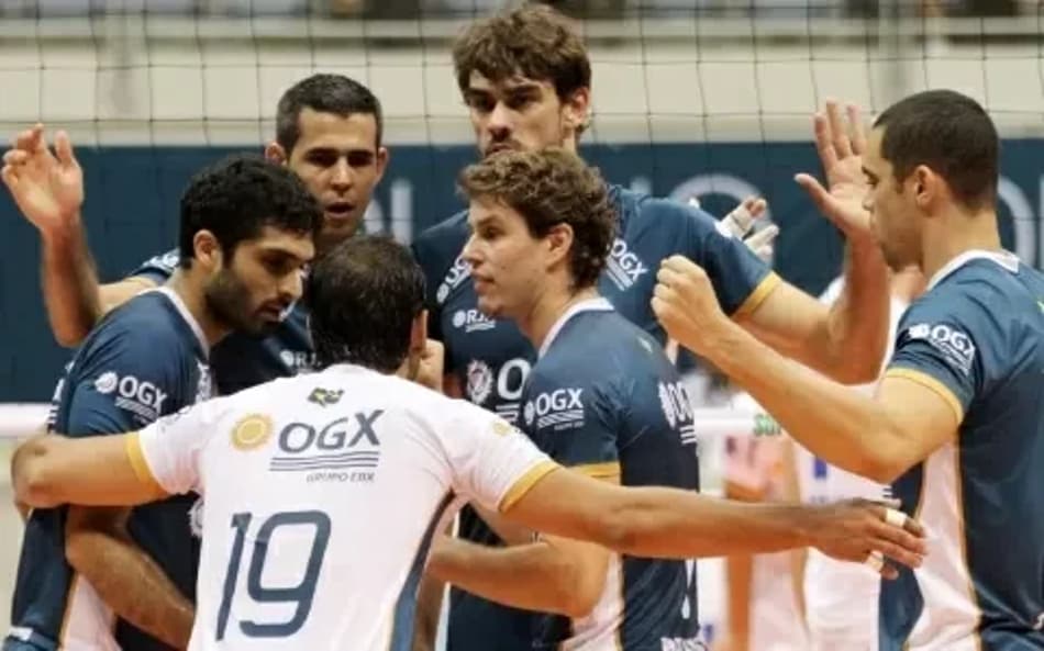 Jogadores do RJX comemoram ponto na Superliga 2012/13 (Foto: Divulgação/CBV)