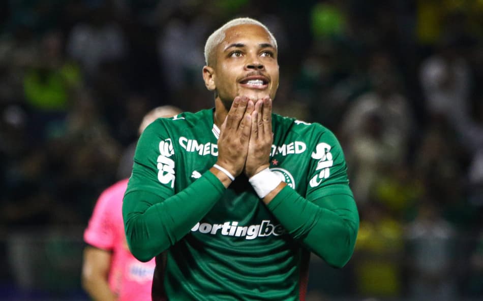 Vitor Roque em ação pelo Palmeiras (Foto: Vinicius Nunes/Agência F8/Gazeta Press)