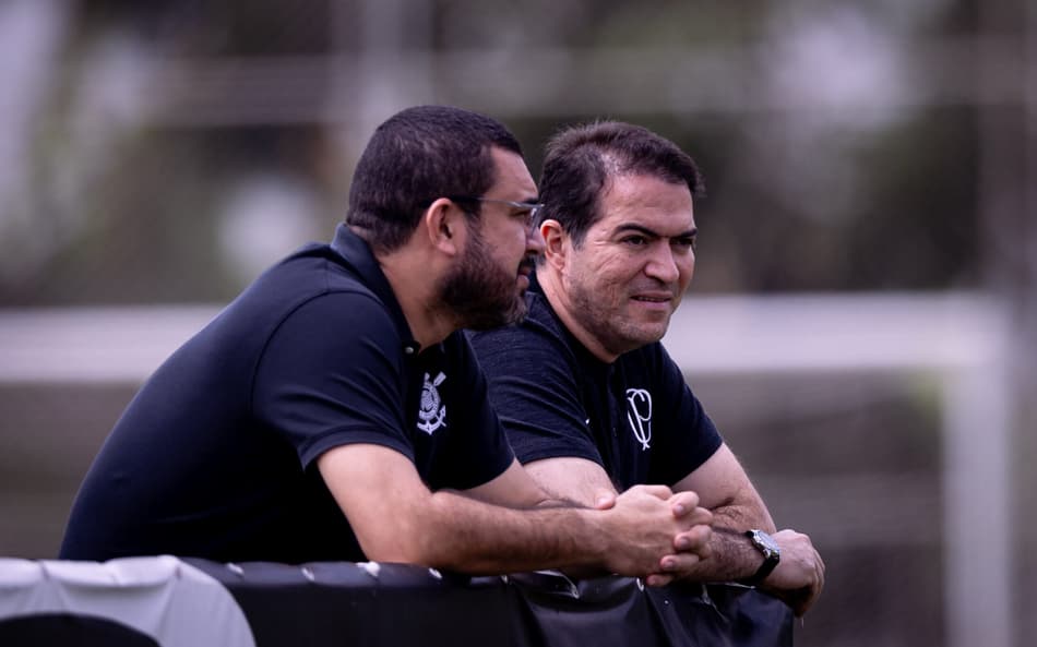 Julio Manso, supervisor, e Marcelo Paz, executivo de futebol do Corinthians (Foto: Rodrigo Coca/Agência Corinthians)