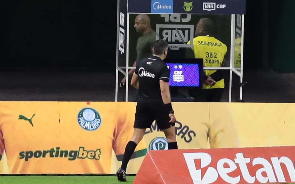 Dublador revelou diálogo de arbitragem com ambos os times (Foto: Peter Leone/Ofotográfico/Folhapress)