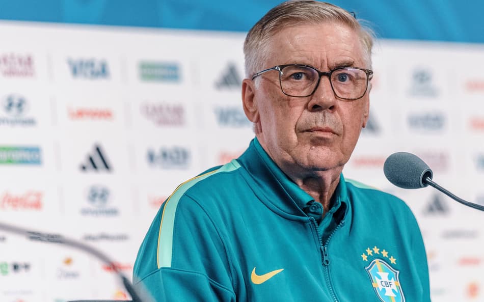 Ancelotti em coletiva pelo Brasil na Copa do Mundo (Foto: Marcelo Machado de Melo /Fotoarena/Folhapress)