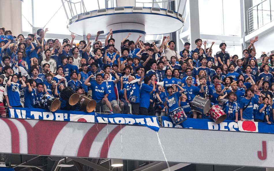 Torcida do Japão no duelo diante da Holanda. (Foto: Sports Press Photo / Sports Press Photo/Fotoarena/Folhapress)