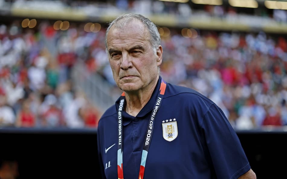 Marcelo Bielsa durante partida do Uruguai contra a Espanha na Copa do Mundo. (Foto: IMAGO/Folhapress)