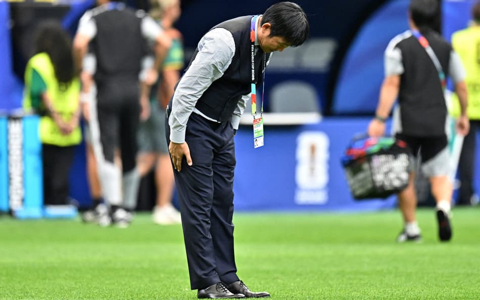Hajime Moriyasu após eliminação do Japão na Copa do Mundo. (Foto: Reuters/Folhapress)
