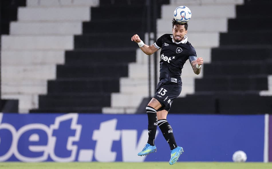 Alex Telles tem contrato com o Botafogo até o fim do ano (Foto: Vítor Silva/Botafogo)
