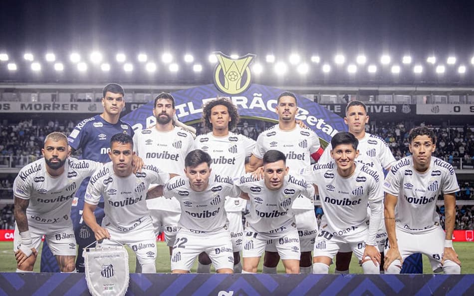 Time do Santos antes do duelo contra o Vitória, pelo Brasileirão. (Foto: Raul Baretta/ Santos FC)