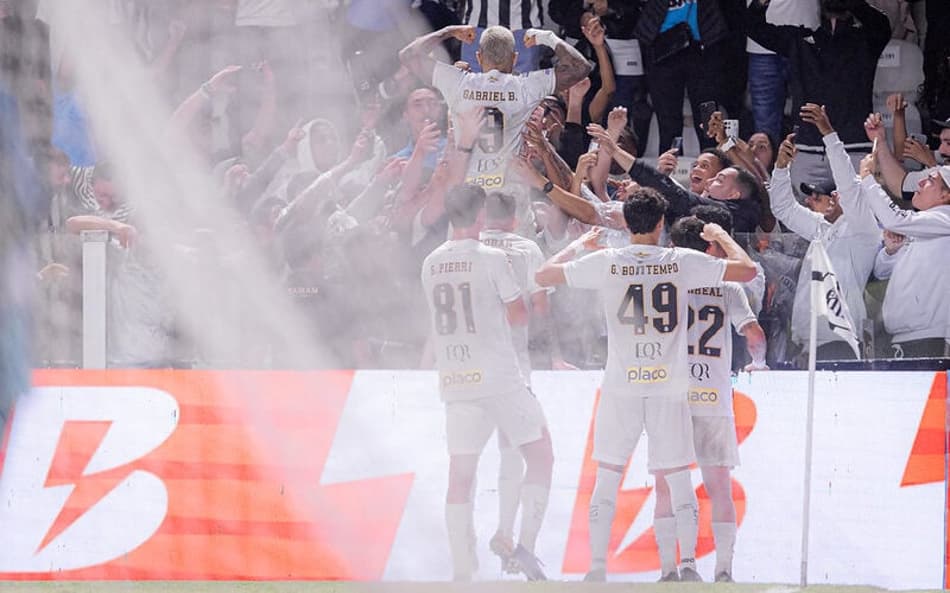 Santos vence o Vitória por 3 a 1 na Vila Belmiro. (Foto: Raul Barletta/ Santos FC)