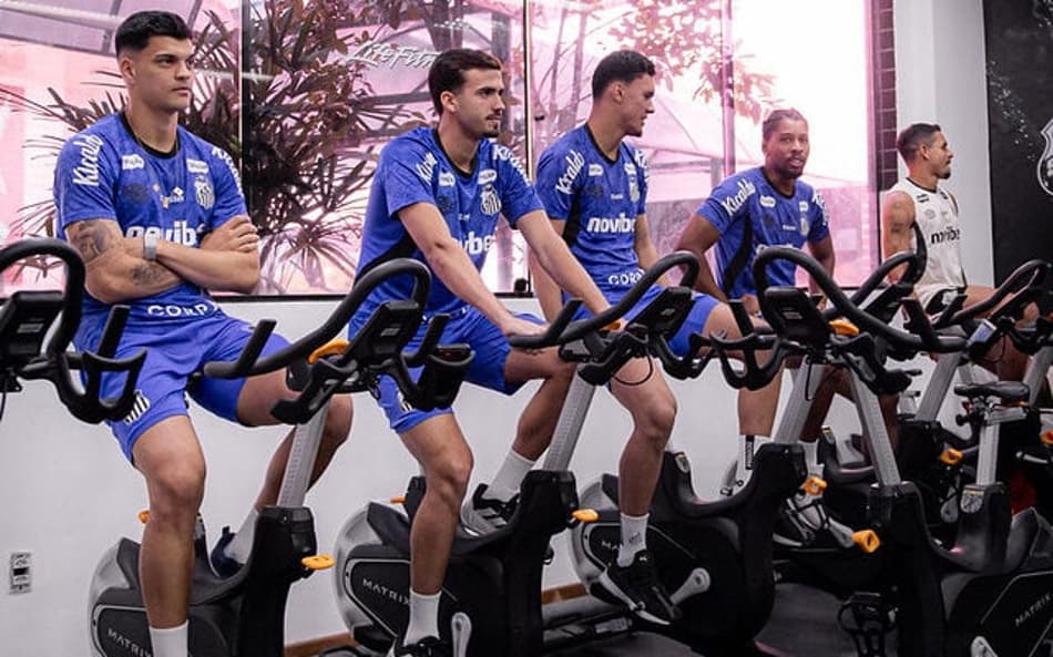 Jogadores do Santos retornam ao CT Rei Pelé depois de 21 dias de férias. (Foto: Raul Baretta/ Santos FC)