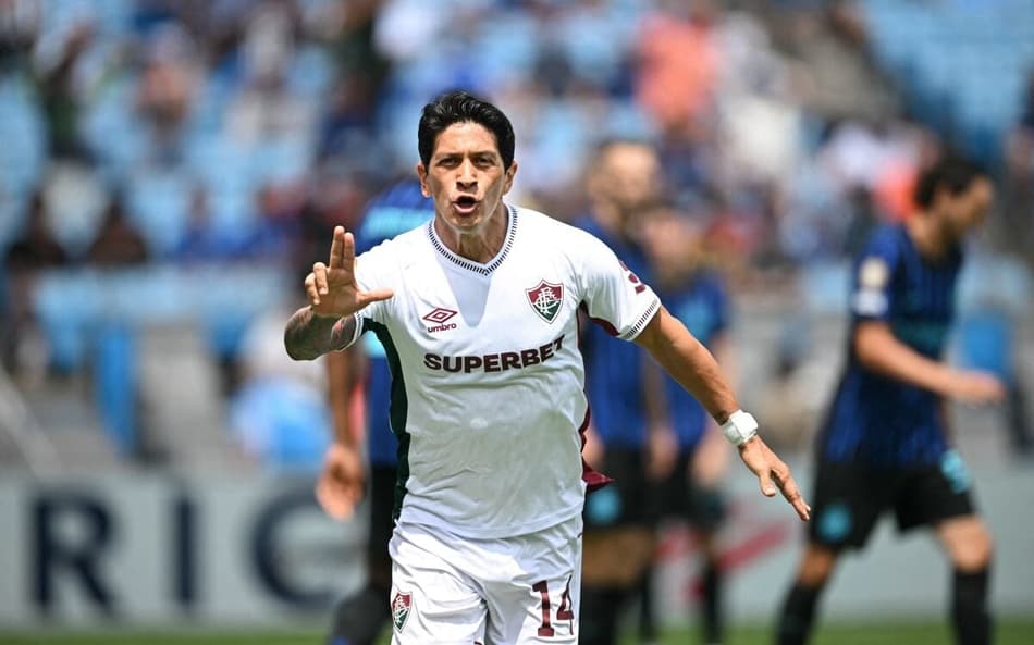 Germán Cano comemora gol do Fluminense (Foto: Paul ELLIS / AFP)