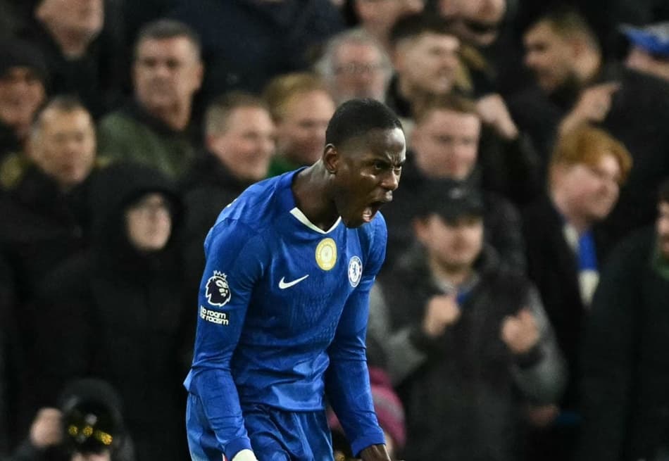 Chalobah comemora gol do Chelsea sobre o Arsenal (Foto: JUSTIN TALLIS / AFP)