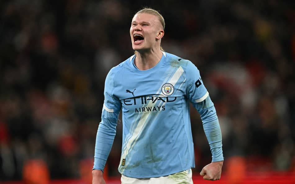 Haaland comemora gol da virada do City sobe o Liverpool (Foto: Paul ELLIS / AFP)