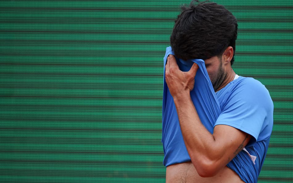 Espanhol Carlos Alcaraz durante a final do Masters 1000 de Monte Carlo contra Jannik Sinner, na França. (Foto: Valery Hache/AFP)